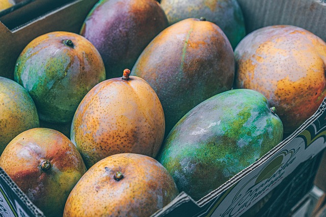 What does Mango Kush taste and smell like?